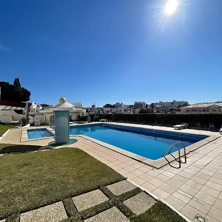Relaxing 2 Bedroom House 5 Minutes Away From Vilamoura Marina 펜션