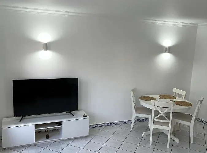 Relaxing 2 Bedroom House 5 Minutes Away From Vilamoura Marina