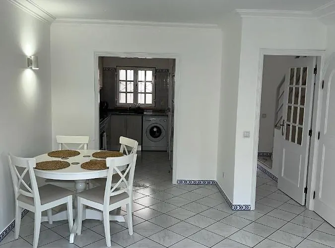 Relaxing 2 Bedroom House 5 Minutes Away From Vilamoura Marina Nyaraló Quarteira