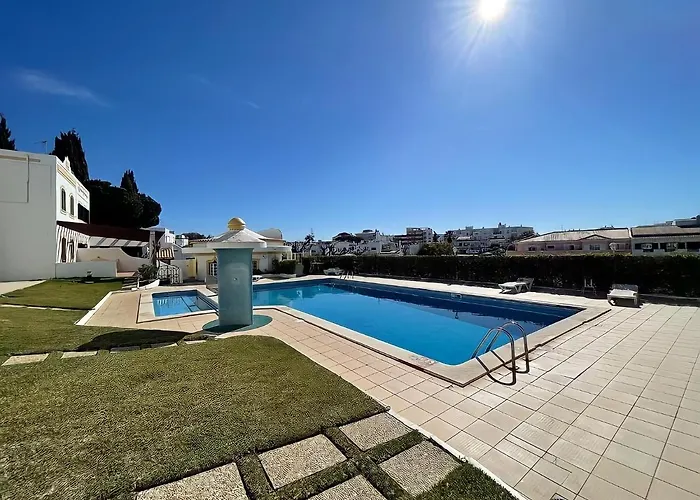 Relaxing 2 Bedroom House 5 Minutes Away From Vilamoura Marina Holiday home