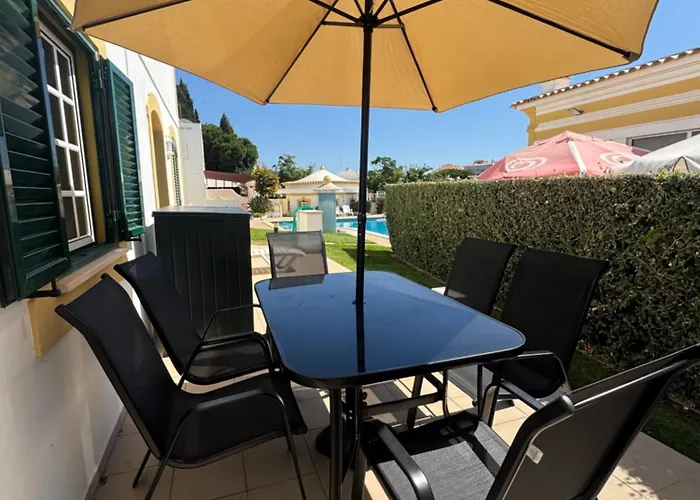 Relaxing 2 Bedroom House 5 Minutes Away From Vilamoura Marina Nyaraló