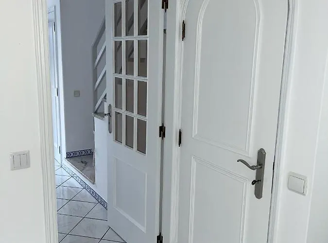 Relaxing 2 Bedroom House 5 Minutes Away From Vilamoura Marina * 奎特里拉