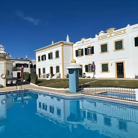 Relaxing 2 Bedroom House 5 Minutes Away From Vilamoura Marina Quarteira