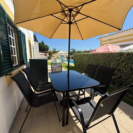 Relaxing 2 Bedroom House 5 Minutes Away From Vilamoura Marina Ferienhaus